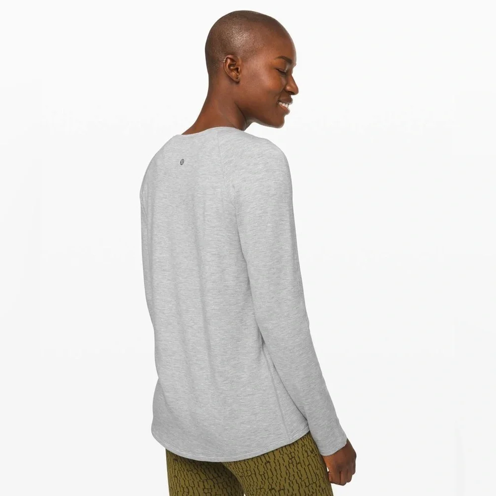 Lululemon Emerald Long Sleeve in Heathered Core Ultra Light Grey Size 8